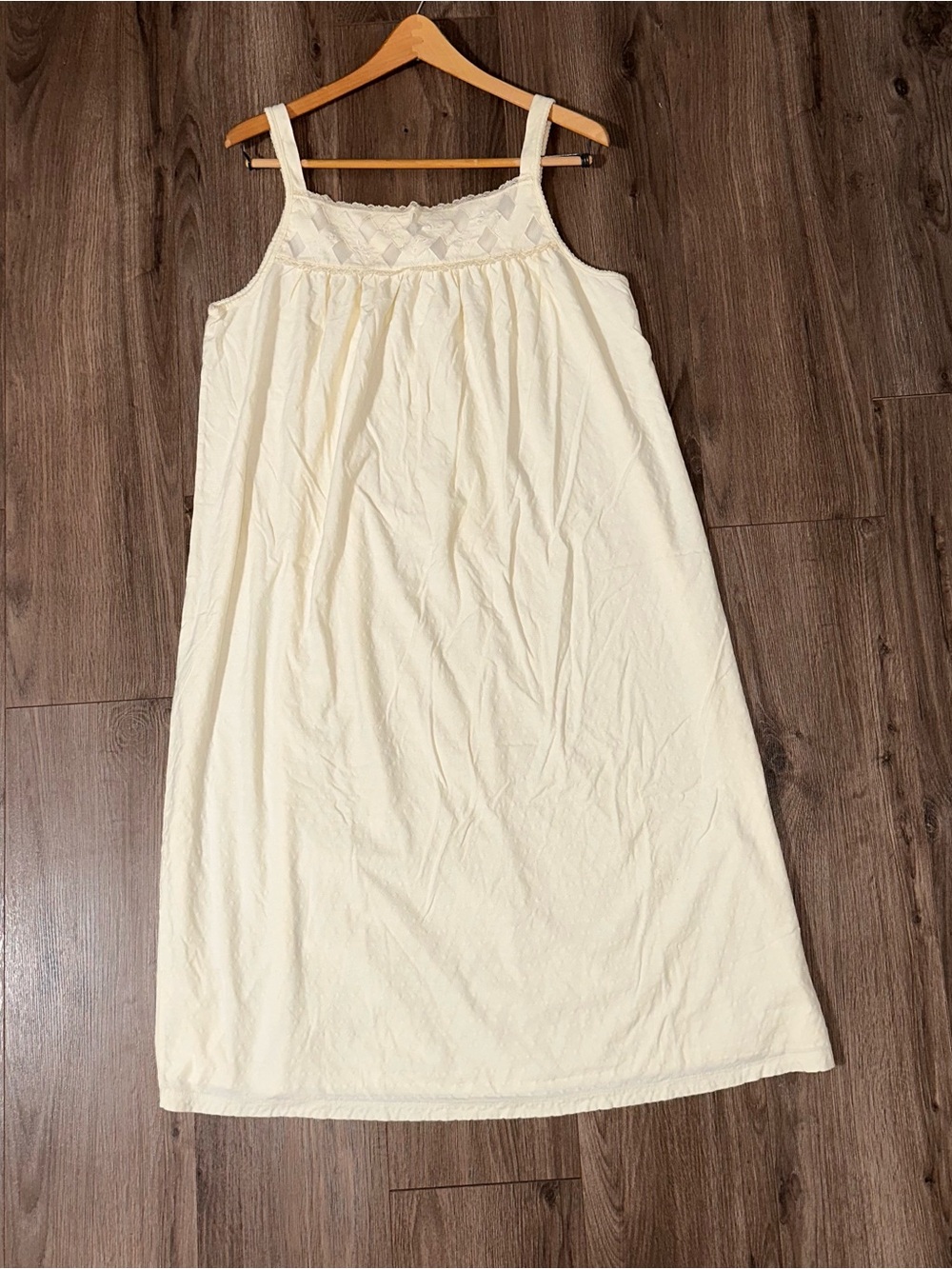 Aria Cream 100% Cotton Sleeveless VTG Nightgown Lace Yoke Texture Detail